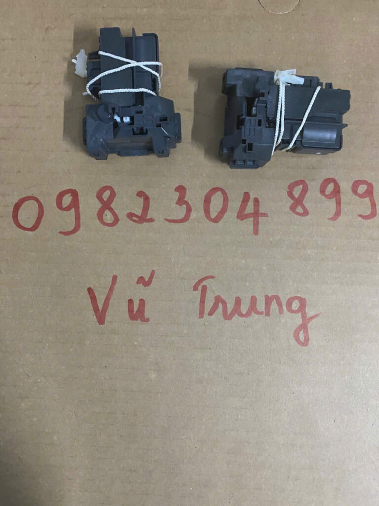 Công tắc cửa máy giặt Panasonic MSF-31V1/W 220V ba chân