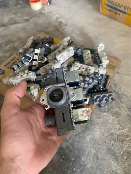Van cấp 3 AQUA cửa ngang đời mới