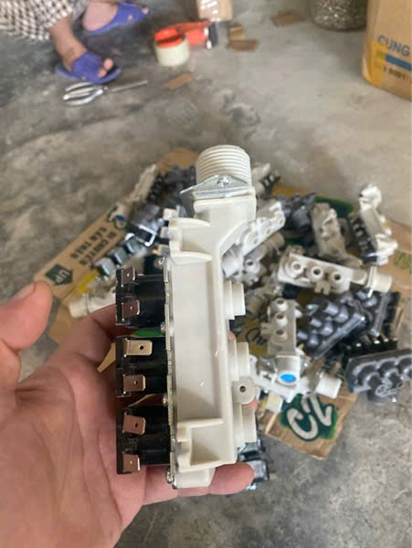 Van Cấp 3 Tosihba trắng