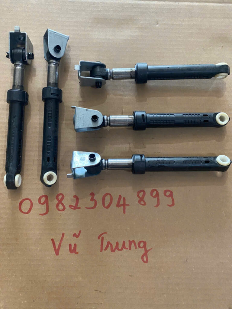 Một chiếc Thụt nhún-giảm xóc máy giặt AQUA