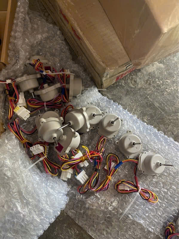 Motor quạt tản nhiệt tủ lạnh LG mô tơ mới chính hãng( trục dài )